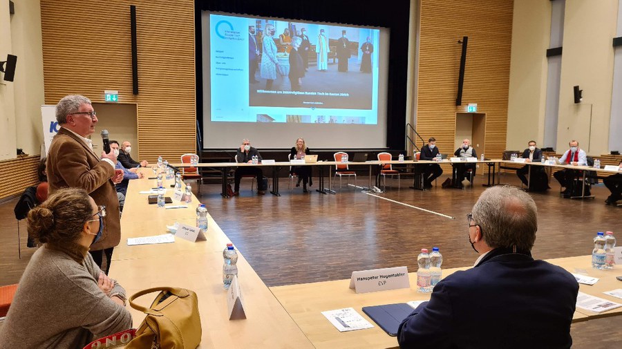 Treffen der Mitglieder des Interreligiösen Runden Tischs mit Politikerinnen und Politikern des Kantonsrats im Saal der Israelitischen Kultusgemeinde Zürich. Foto: Michael Fichmann