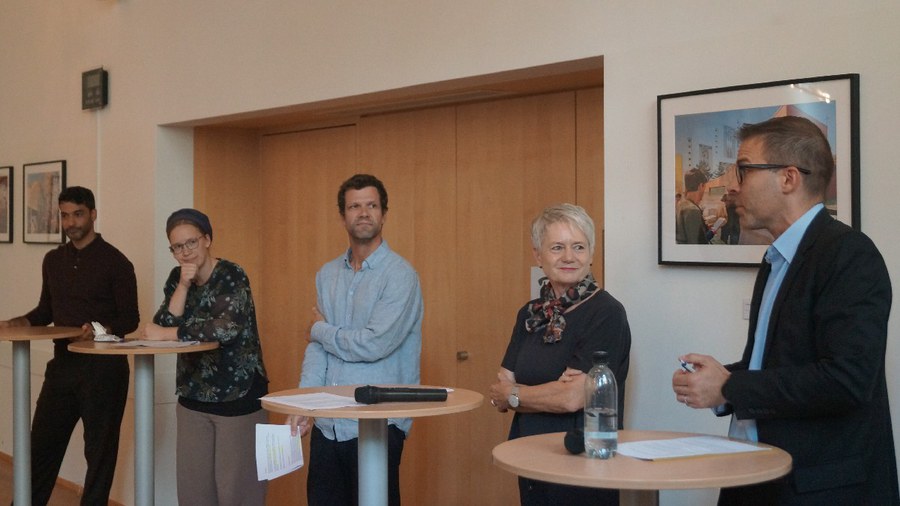 Von links: Amir Dziri, Shoshana Jakobovits, Felix Reich, Jacqueline Fehr und Raphael Meyer. Foto: Gabriela Dudler Podium_AmirDziri_ShoshanaJakobovits_FelixReich_JacquelineFehr_RaphaelMeyer (3).JPG